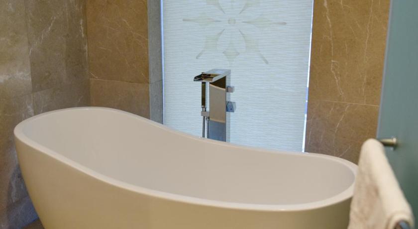 Image of King Room with Spa Bath 5