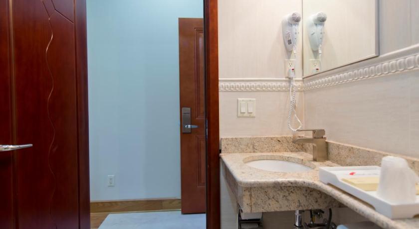 Asiatic Hotel by LaGuardia Airport photo