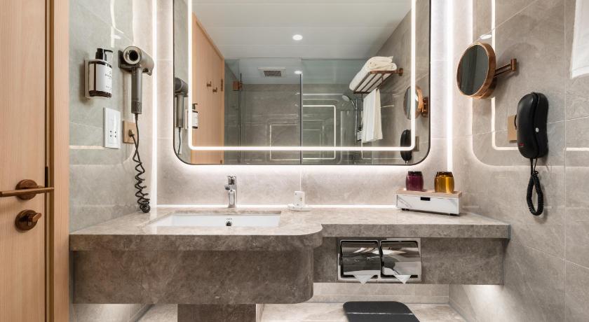 Image of Superior Suite with 1 Double and 1 Single Beds - Newly Renovated 2