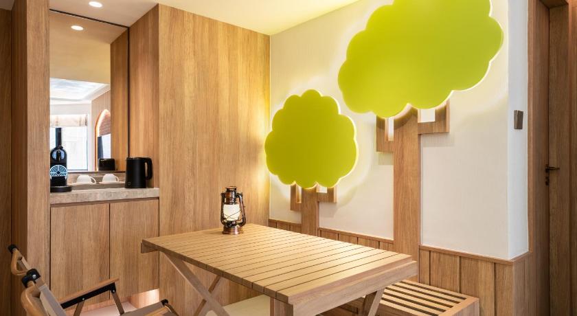 Image of Garden Themed Suite with Queen Bed - Newly Renovated 9