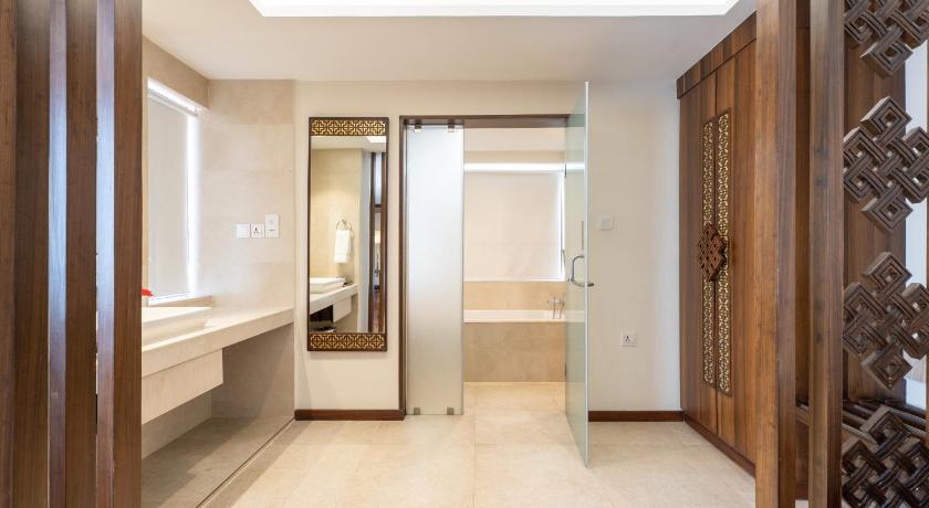 Image of Deluxe King Room 7