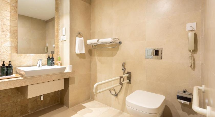 Image of King Bed, Mobility Accessible Room 2