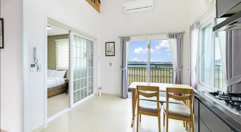 Jeju Jeju gosanirang pension Accommodation lobby