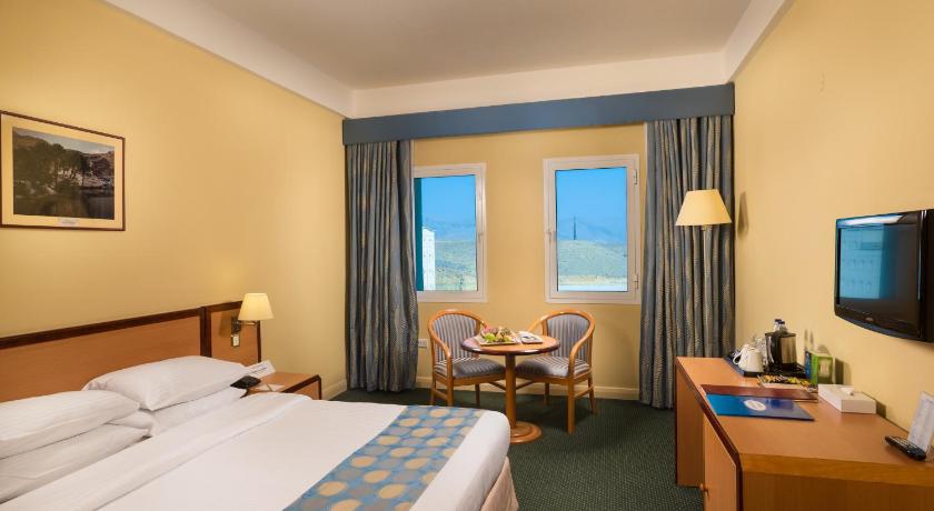 Image of Suite - 1 King 2 Singles, Nonsmoking, Family Room, City View 0