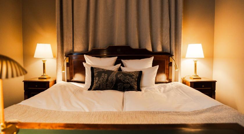 Image of Royal Standard Deluxe Room 3