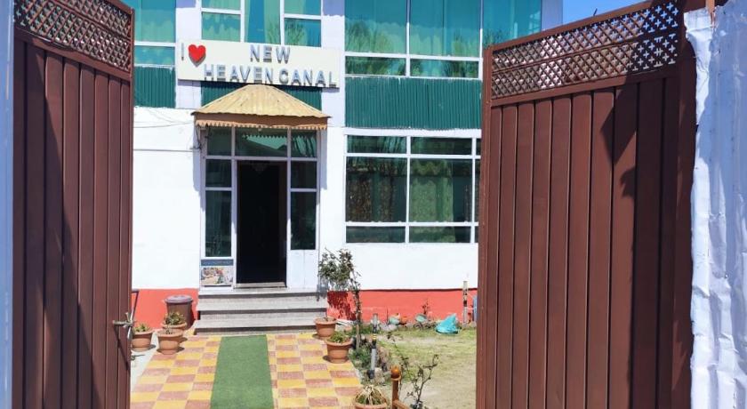 New Heaven Canal Guest House - image 14