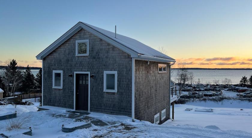 Lincolnville Eco-friendly studio - ocean views, close to beach 3-Star Accommodation room