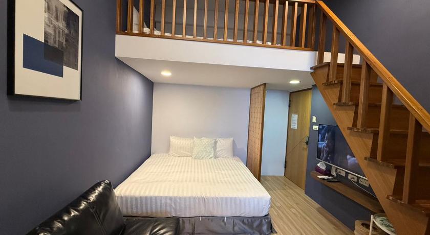 Image of Family Room with Mountain View 1