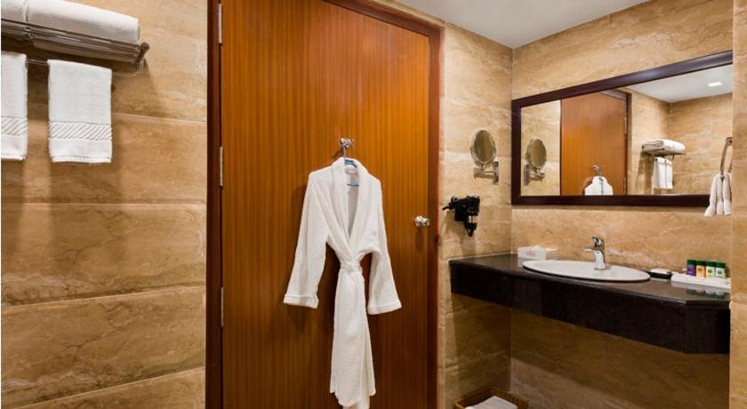 Image of 2 Twin Beds Non-Smoking Premium Club Room 2
