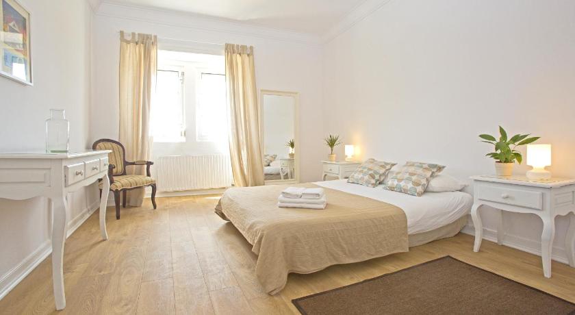 Amar Hostel &amp; Suites — Hotel in Ericeira
