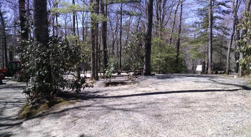 Linville Falls Campground, RV Park, and Cabins — Hotel in Linville Falls