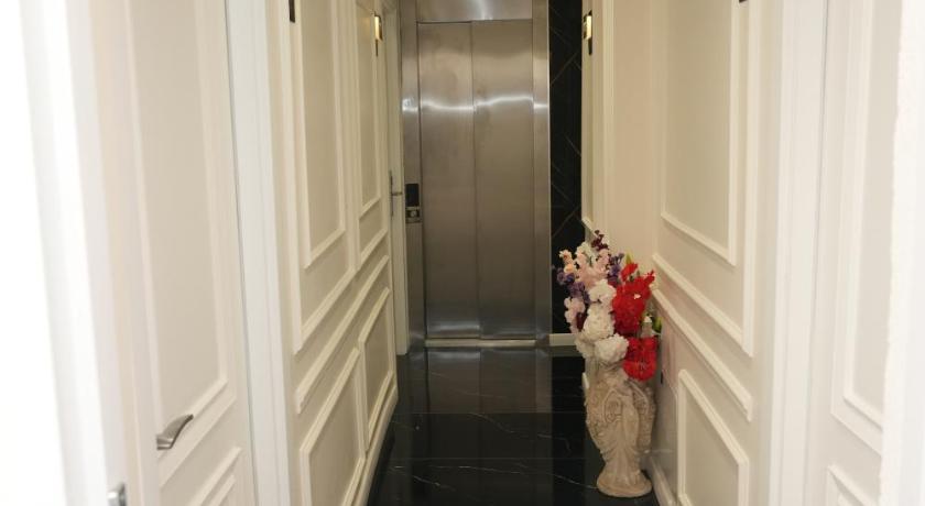 The Bail Hotel - image 5