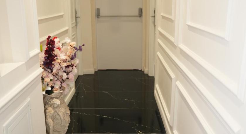The Bail Hotel - image 10