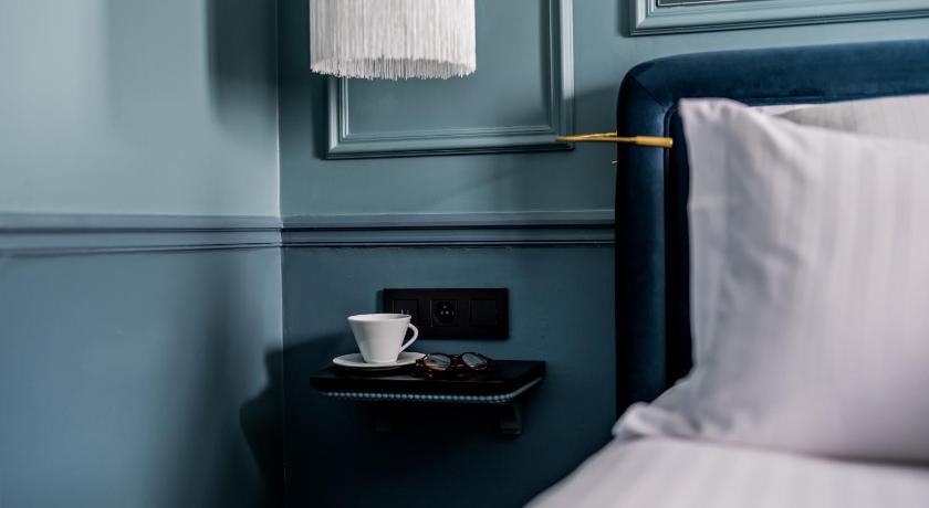 Image of Comfort Room 12