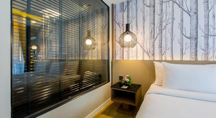 Image of Deluxe King Room 15