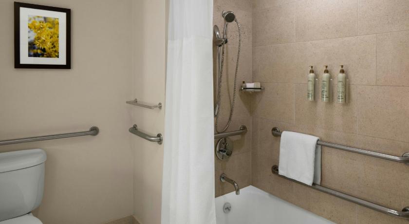 Image of King Room - Hearing Accessible 7