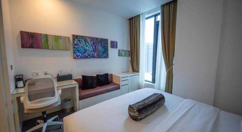 Image of Deluxe King with Balcony 6