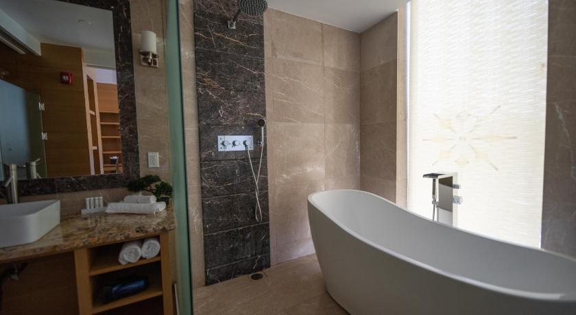 Image of King Room with Spa Bath 2