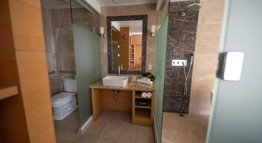 Image of King Room with Spa Bath 8