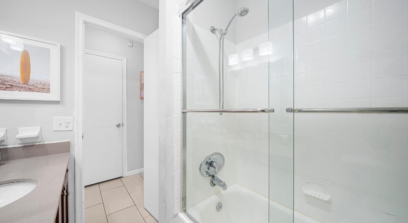 Bayview Apartments - image 39