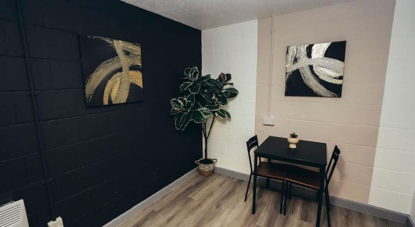 City Centre 2min | Self Check-In | Smart TV | WiFi - image 10