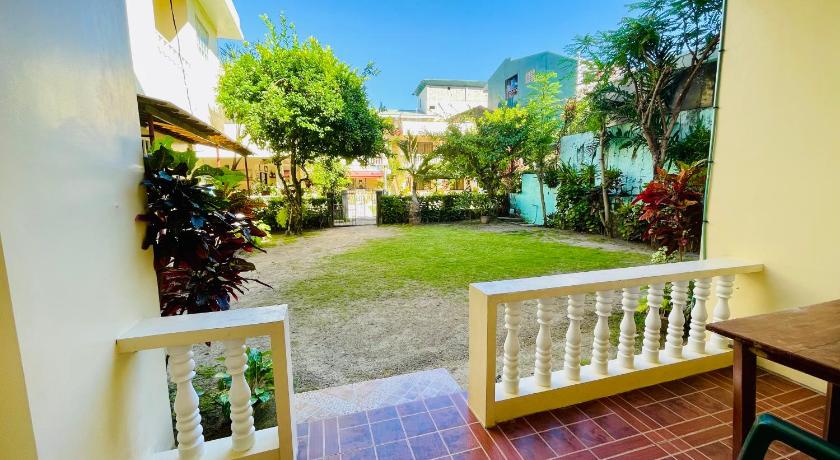 Boracay Fiesta Haus Resort 2-Star Hotel pool