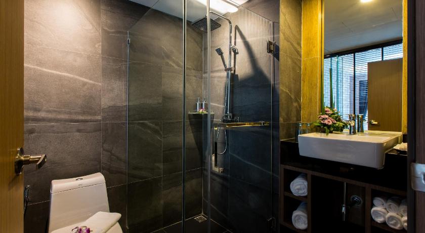 Image of Family Suite Pool View 7