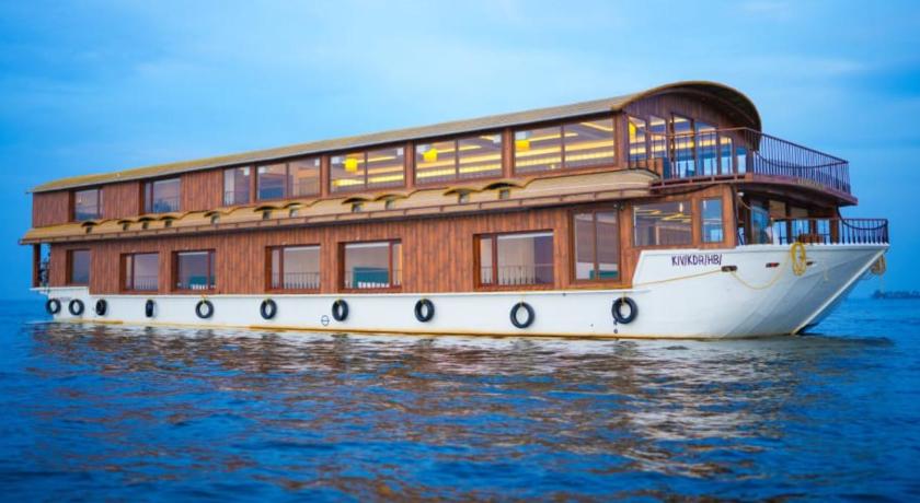 Marvelous Boathouse - image 12