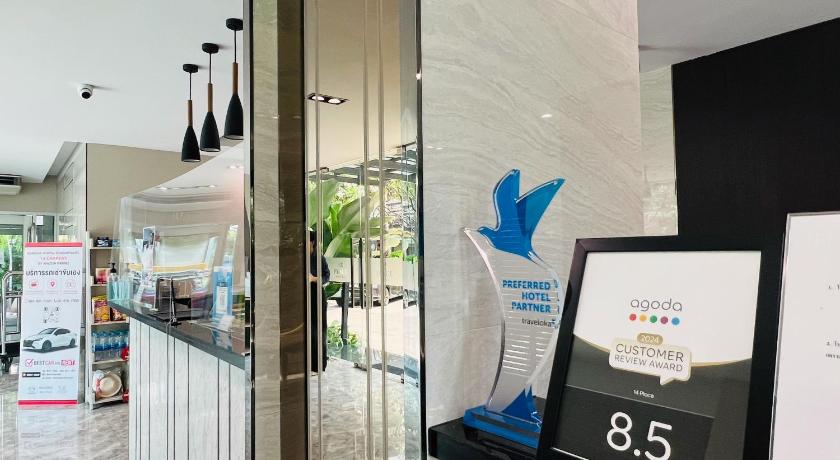 Bangkok 14 Place 3-Star Hotel pool