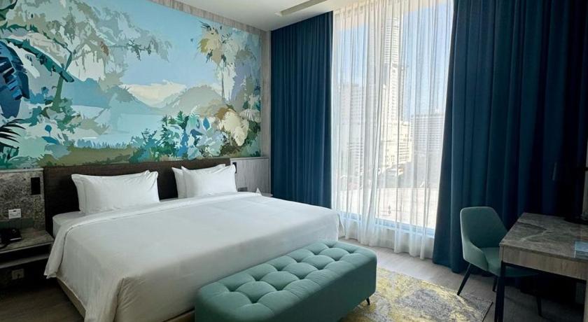 Fifth Avenue Hotel - image 32