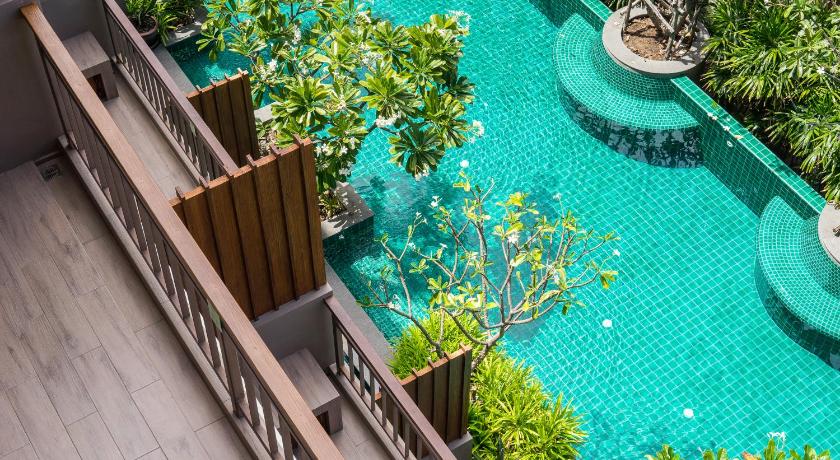 Image of Deluxe Plus Pool View King Room 6