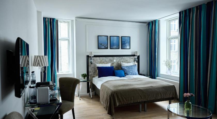 Image of Family Room 0