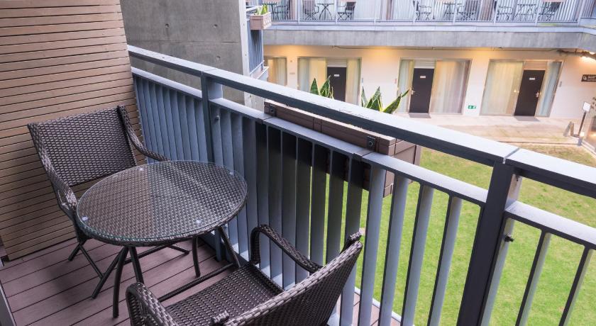 Gambar Twin dengan Balkoni (Twin with Balcony) 1