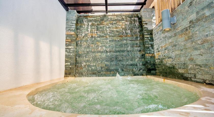 Image of Atrium Wing Garden Suite 14