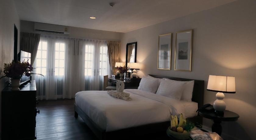 Image of Honeymoon Suite 4