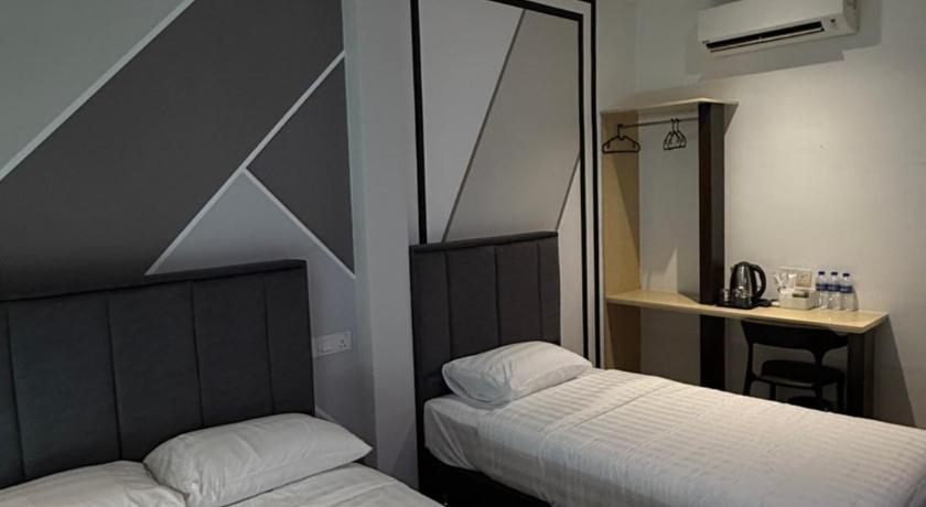 Image of Triple Room with View 1