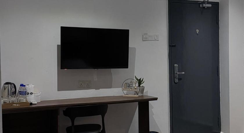 Image of Family Room with Garden View 4