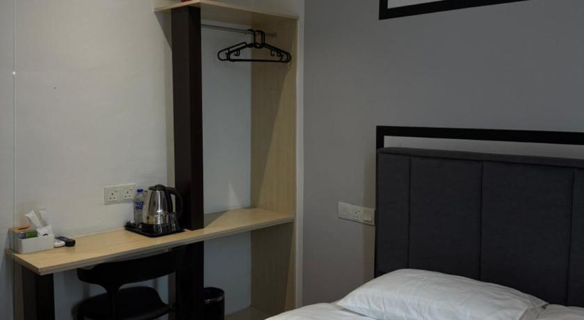 Image of Deluxe King Room 1