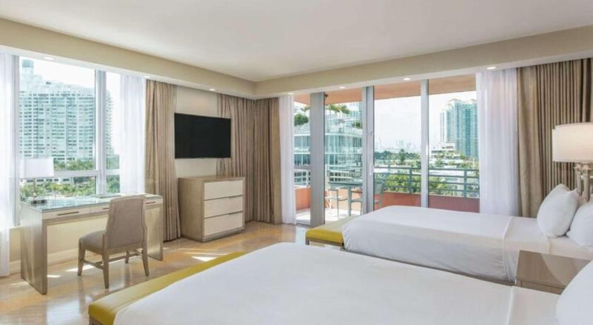Immagine di 2 Double Deluxe Corner City View W/balcony (2 DOUBLE DELUXE CORNER CITY VIEW W/BALCONY) 3
