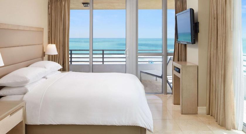Immagine di 2 Bdrm Suite Oceanfront 2 King Bed 1 Sofabed (2 bdrm suite oceanfront 2 king bed 1 sofabed) 0