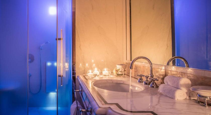 Image of Superior Suite with Park and Pool View 2