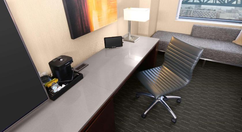 Image of 1 King Bed 10