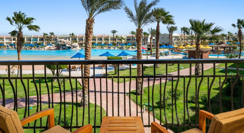 Image of Mountainside King Deluxe Room Pool View 1