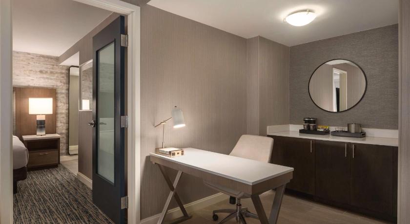 1 BDRM SUITE WITH KING BEDROOM fotója 0