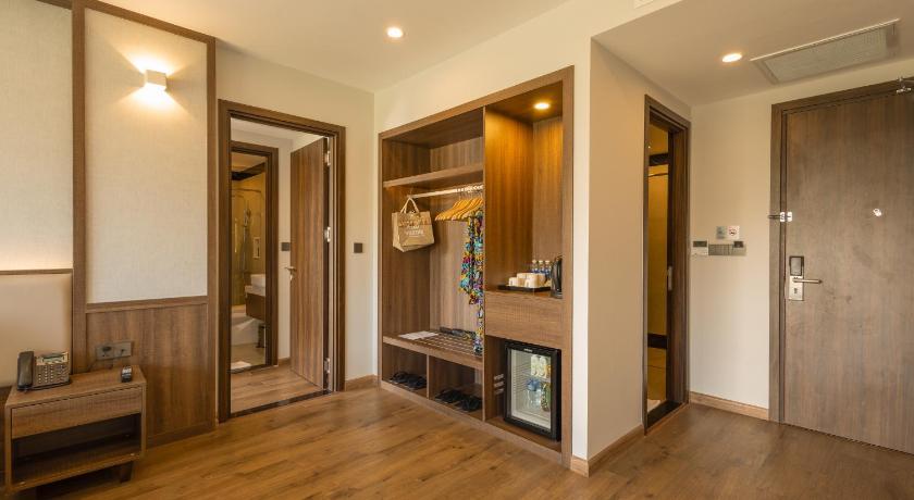 Image of Family Room with Mountain View 1