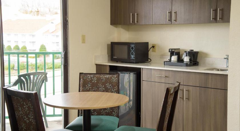 Image of Family Suite with Balcony 1