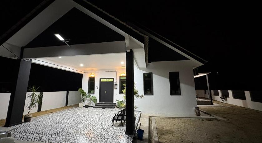 ドゥンゴン Rumah 618 Homestay Dungun 4つ星 ゲストハウス レストラン