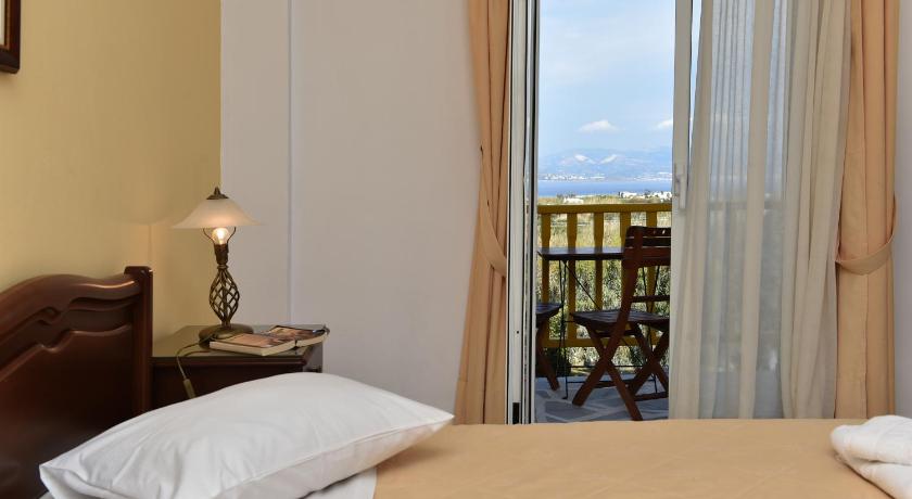 รูปของห้องมาตรฐานเตียงใหญ่หรือเตียงแฝดพร้อมวิวทะเล (Standard Double or Twin Room with Sea View) 10