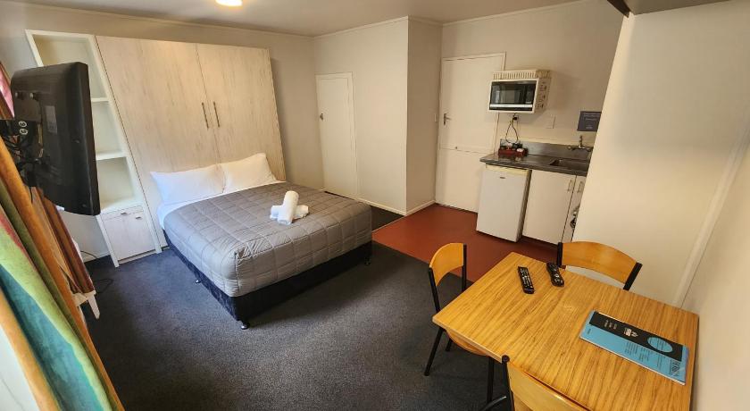 Image of Standard Studio Quadruple 3