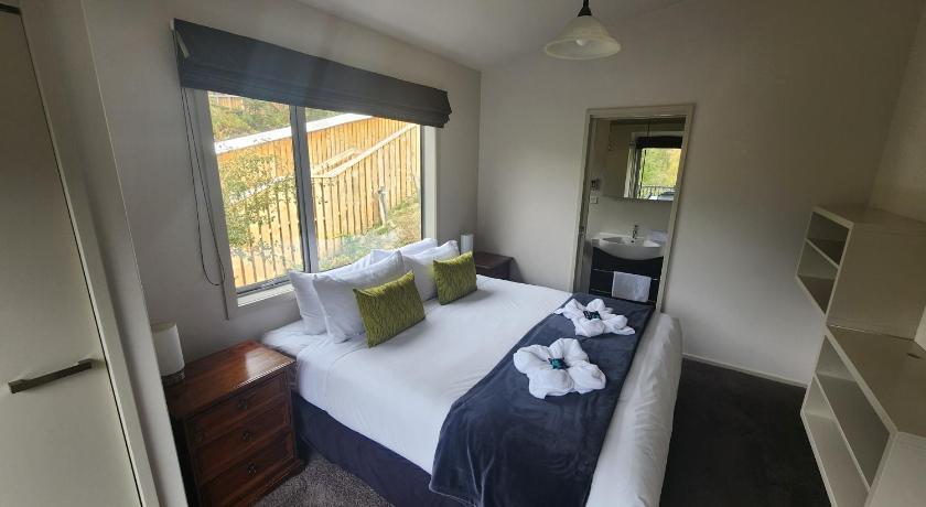 Image of Apartment with Mountain View 4